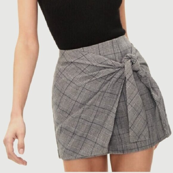 Forever 21 Glen Plaid Tie-Front Mini plaid tie mini skirt zipper back - Size M - Picture 1 of 5